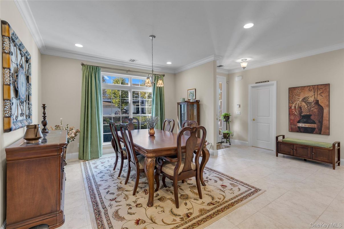 Dining room, Interior, Pendant Lights, Recessed Lighting