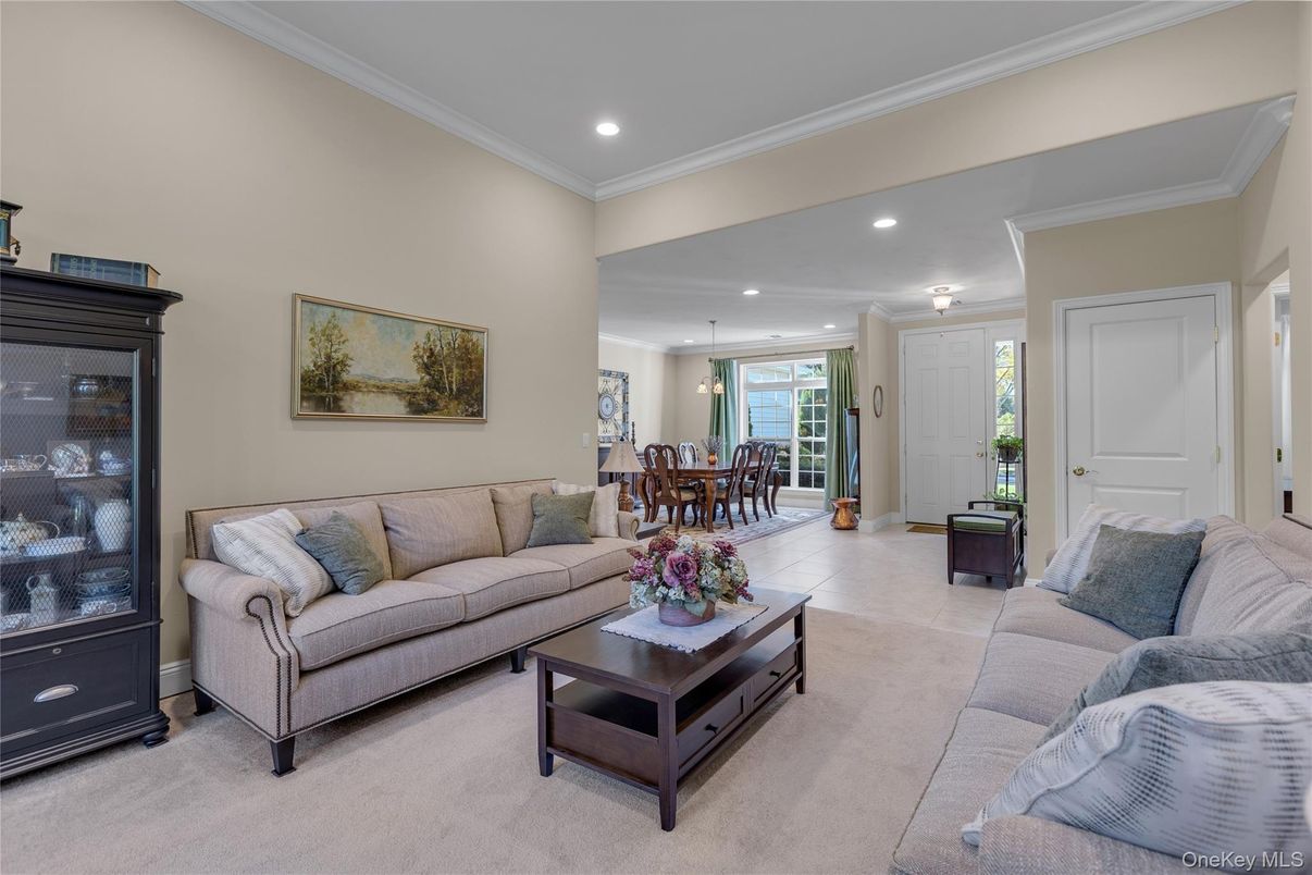 Dining room, Interior, Living room, Pendant Lights, Recessed Lighting