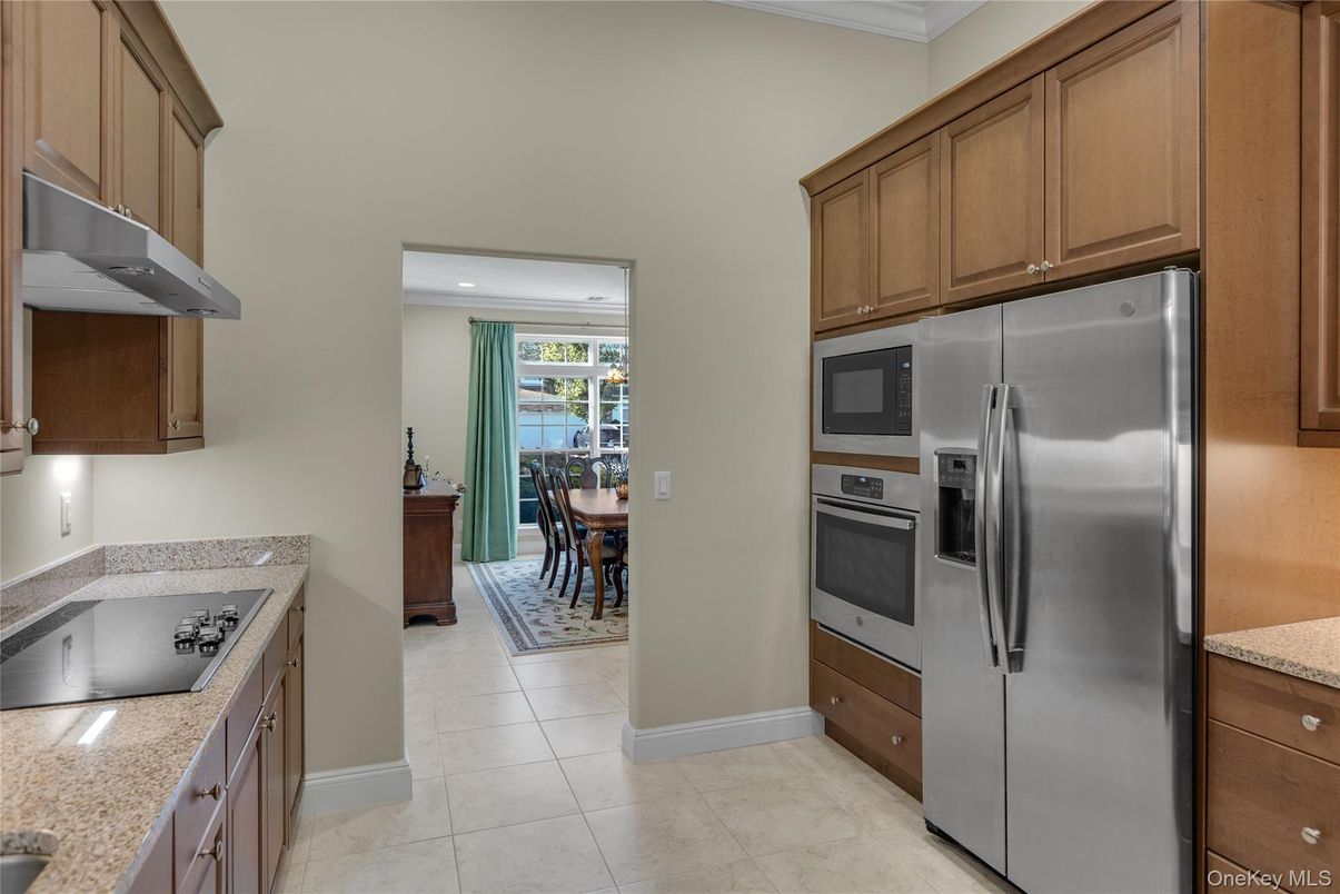 Dining room, Interior, Kitchen, Recessed Lighting, Stainless Steel Appliances