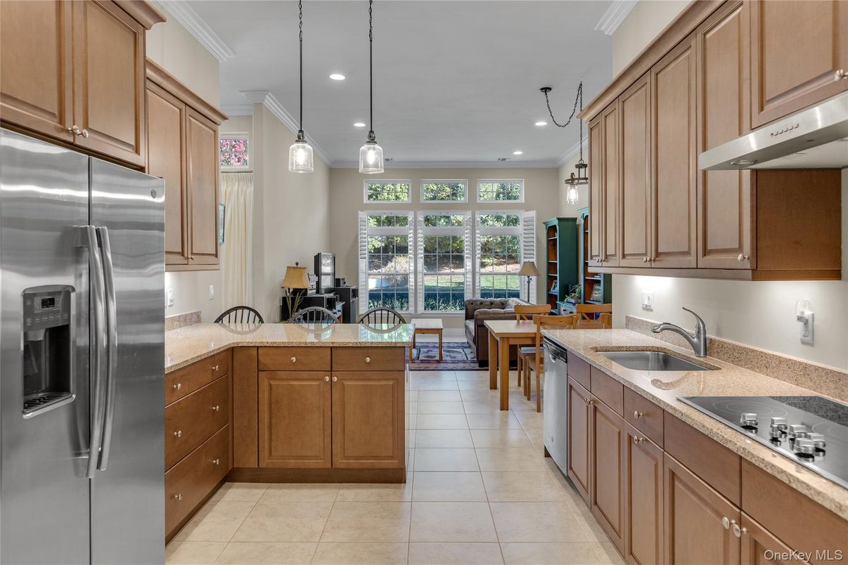 Dining room, Interior, Kitchen, Pendant Lights, Recessed Lighting, Stainless Steel Appliances