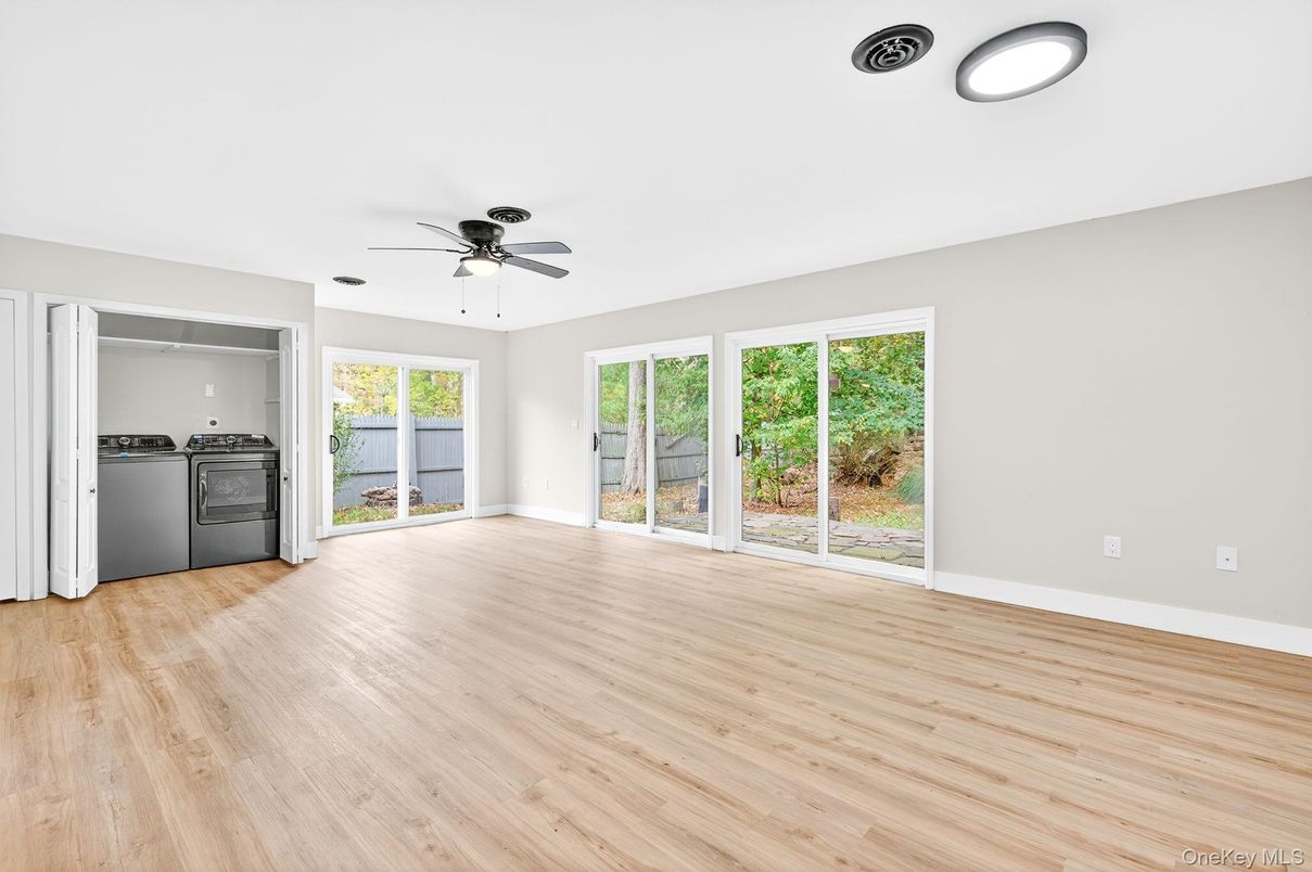 Empty room, Interior, Washer, Wood Texture Flooring