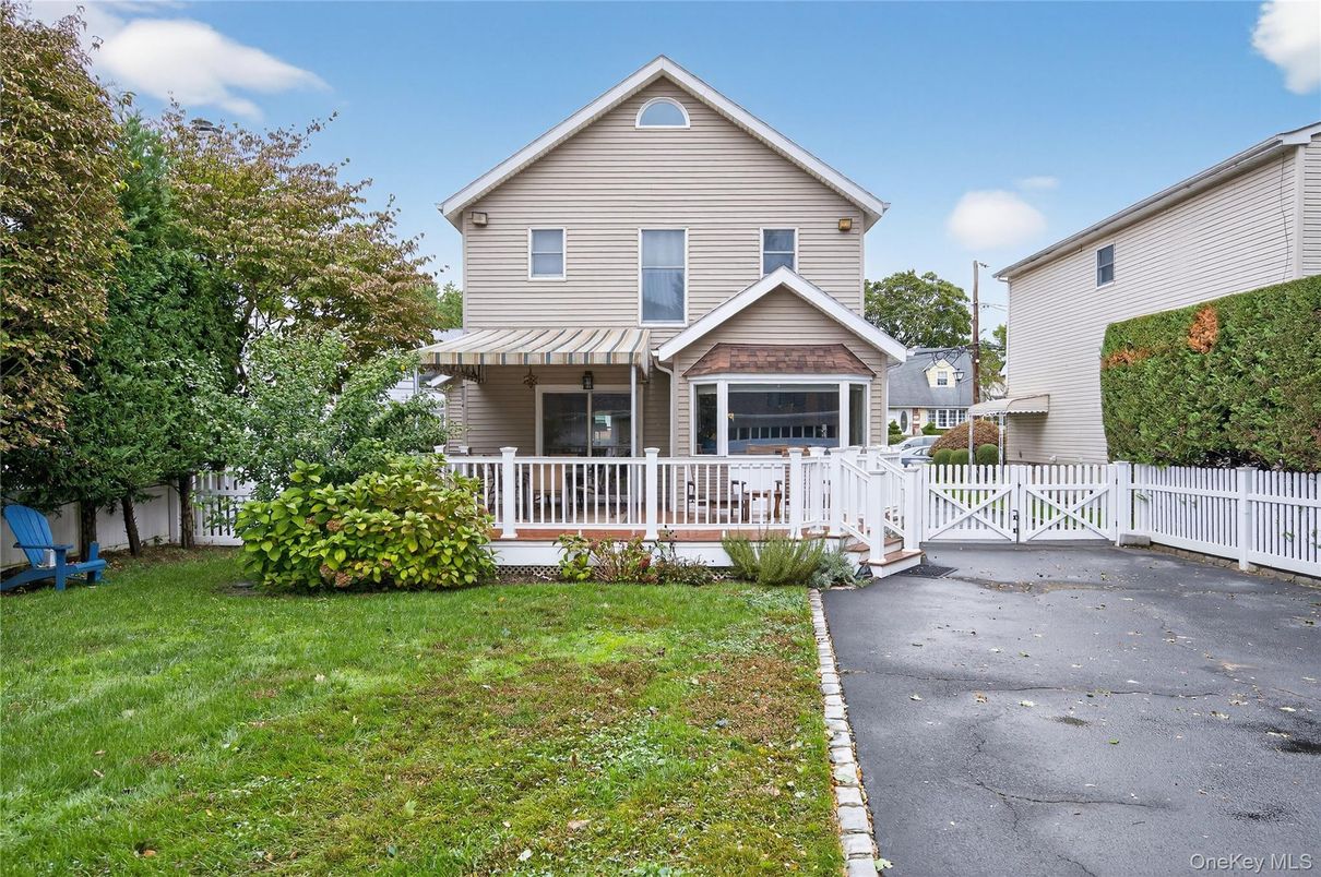 Backyard, Exterior, Facade, Queen Anne Victorian