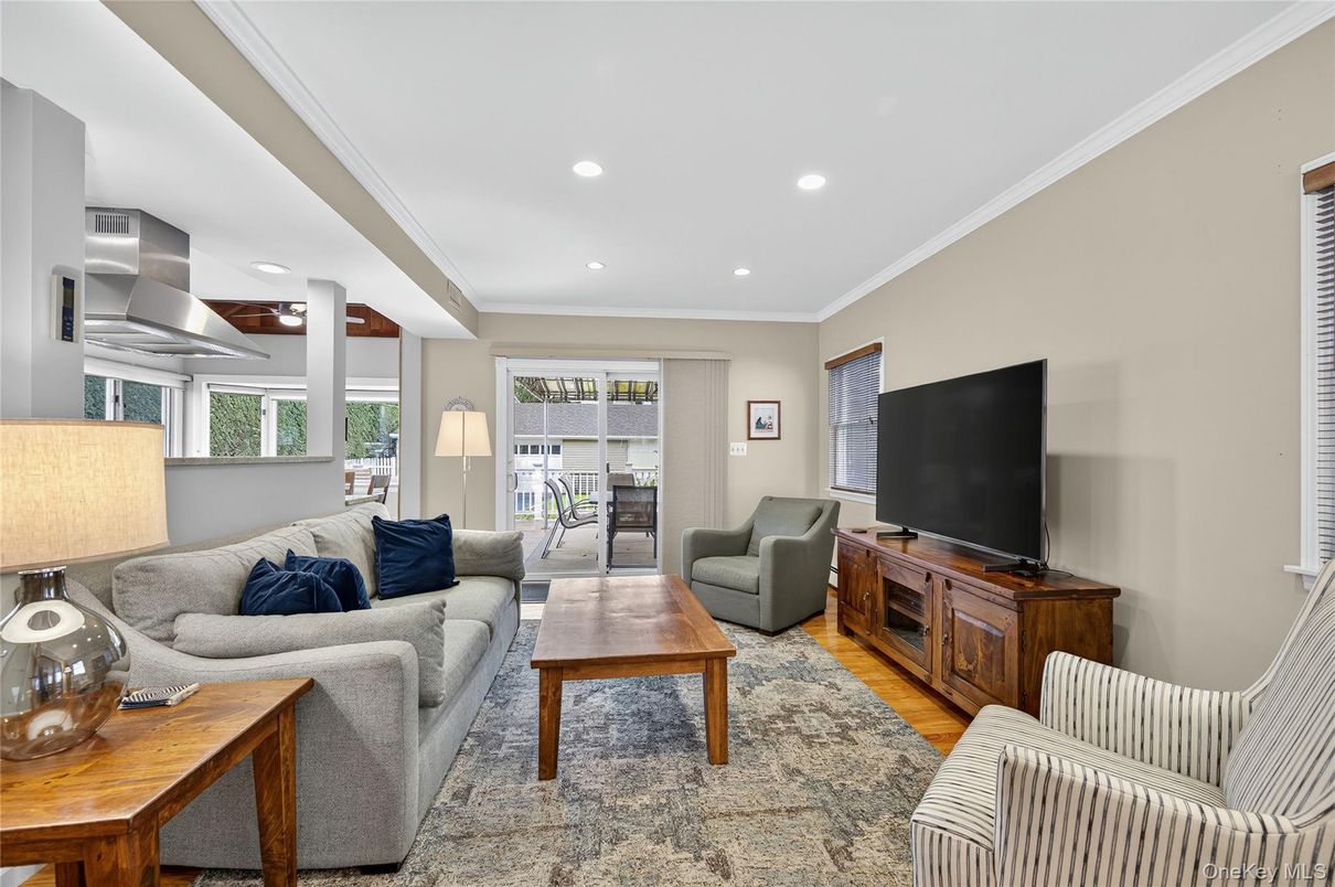 Interior, Living room, Recessed Lighting, Wood Texture Flooring