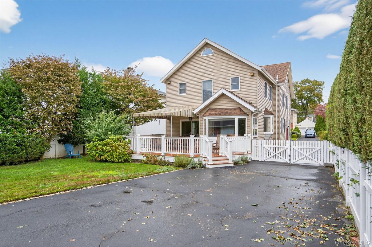 Backyard, Exterior, Facade, Queen Anne Victorian