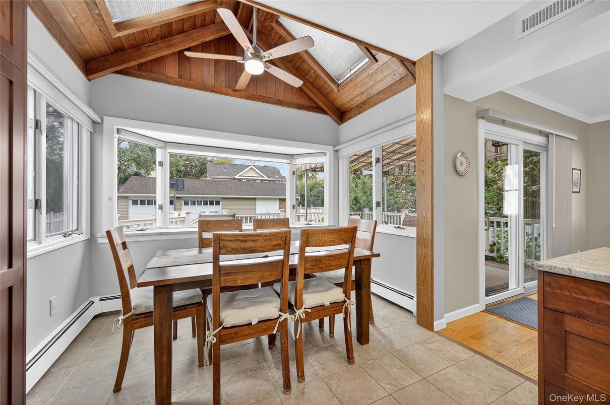 Dining room, Interior, Sun Room, Wooden Beams, Wooden Ceilings, Wood Texture Flooring