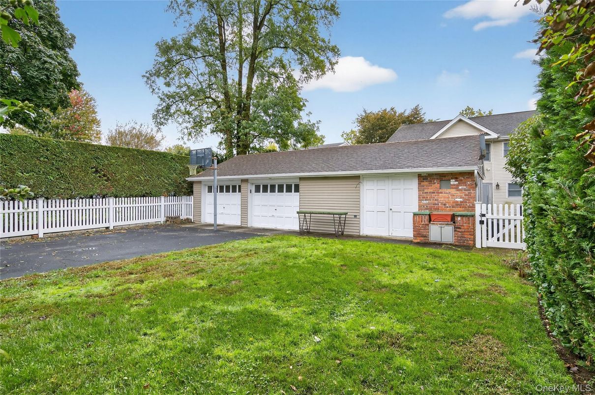 Backyard, Detached Garage, Exterior