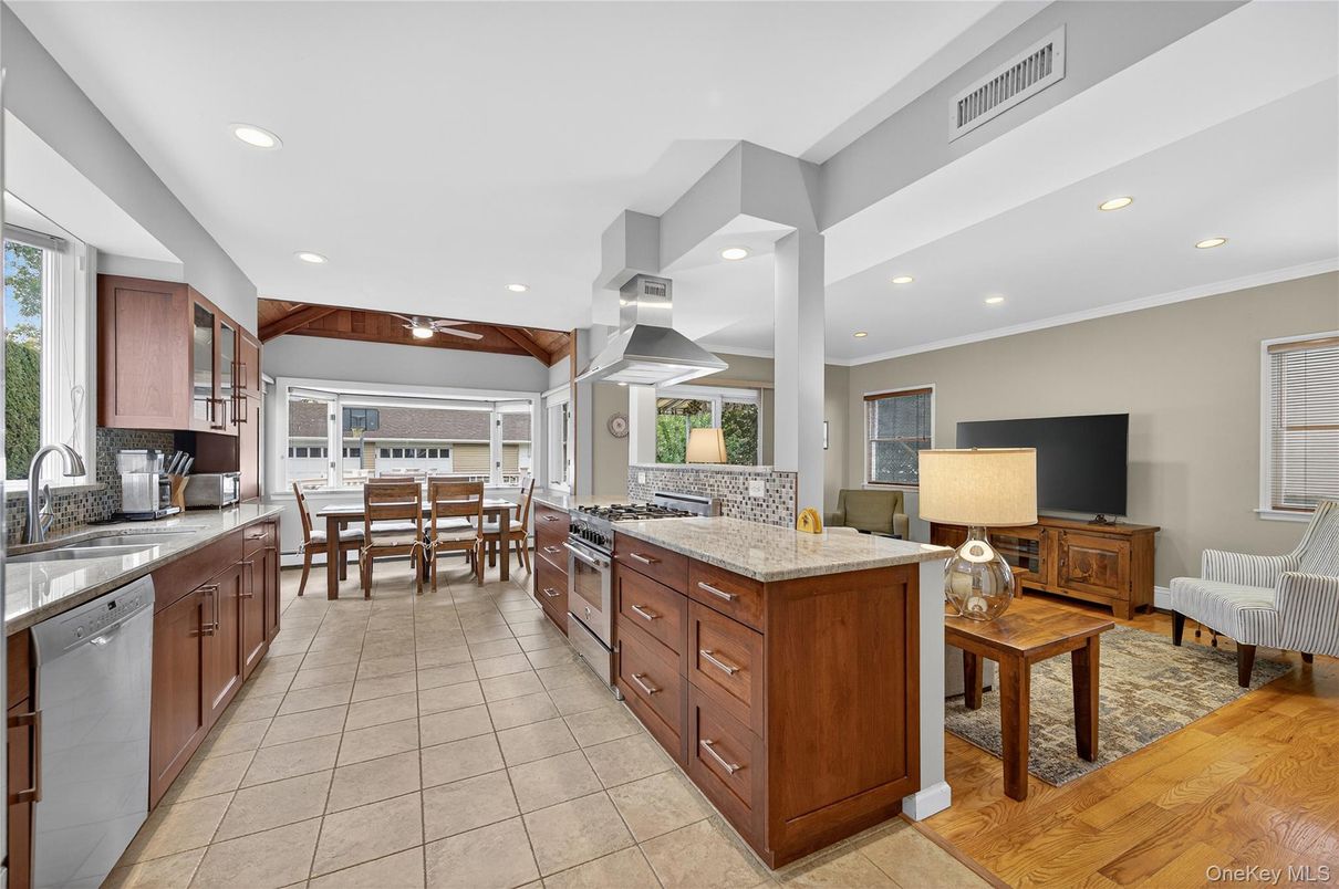 Dining room, Interior, Kitchen, Living room, Recessed Lighting, Stainless Steel Appliances