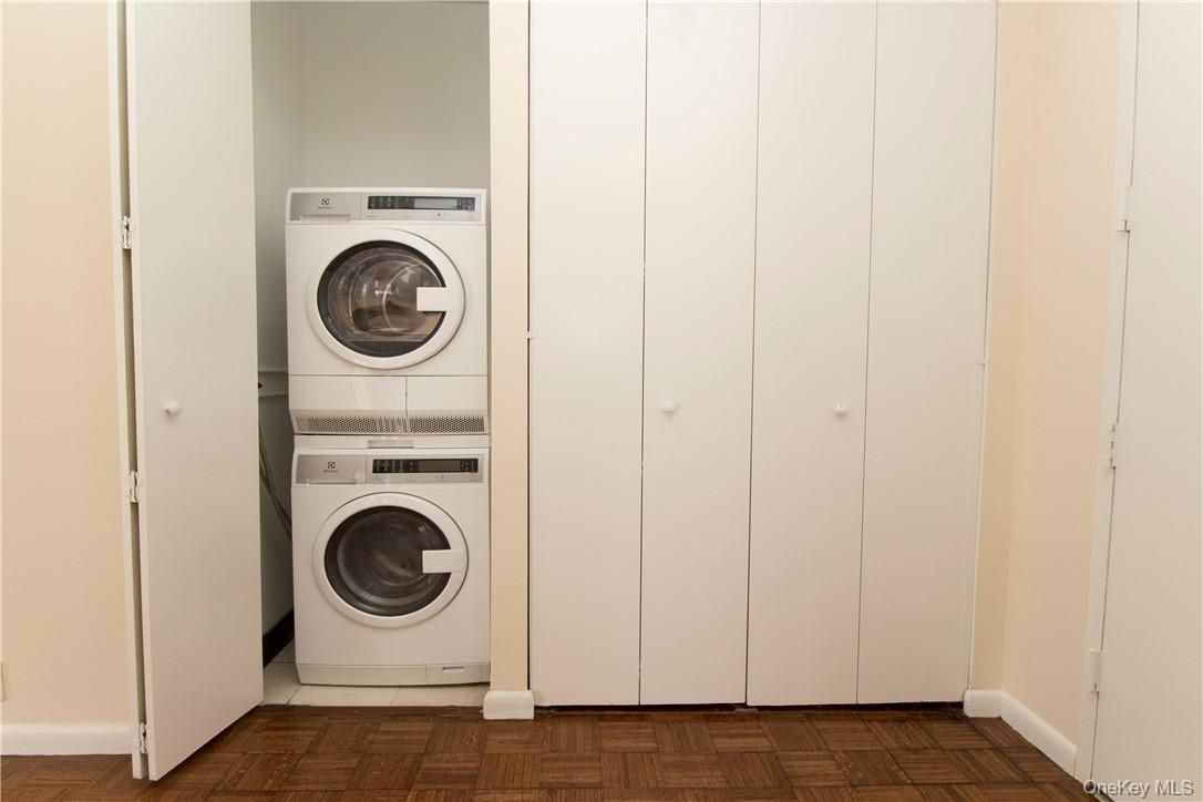 Interior, Utility Closets, Washer, Wood Texture Flooring