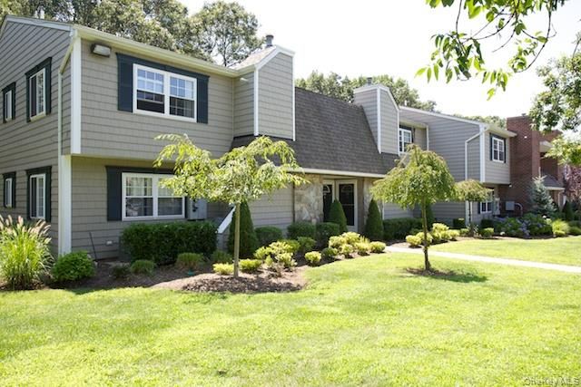 Backyard, Exterior, Facade, Raised Ranch