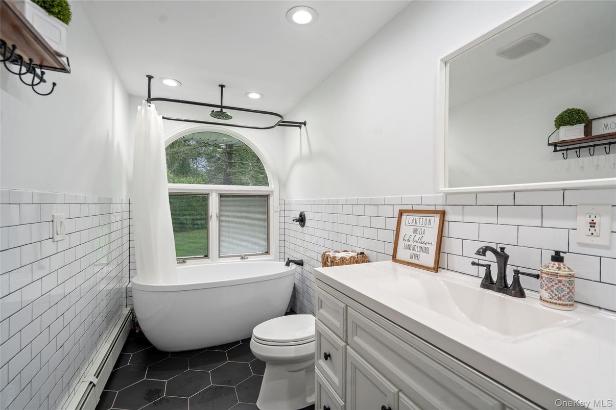Bathroom, Interior, Recessed Lighting