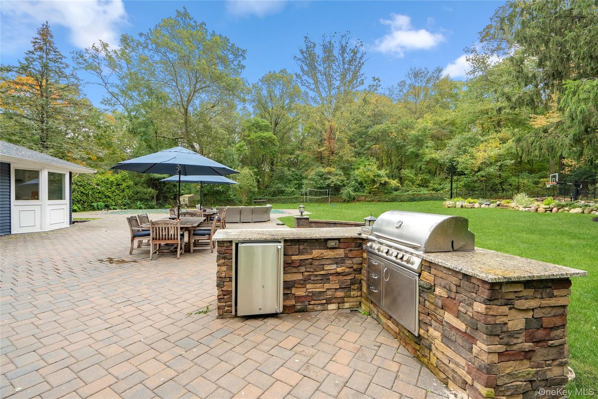 Exterior, Outdoor Kitchen