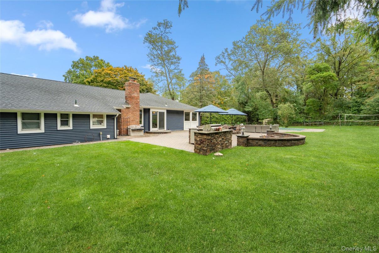 Backyard, Exterior, Outdoor Kitchen