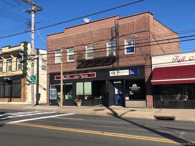 Exterior, Facade, Brick Facade, Rowhouse