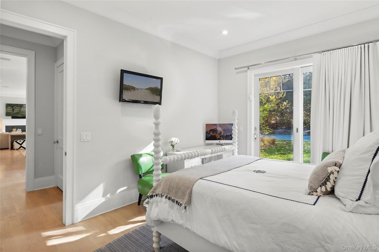 Bedroom, Interior, Recessed Lighting, Water, Wood Texture Flooring