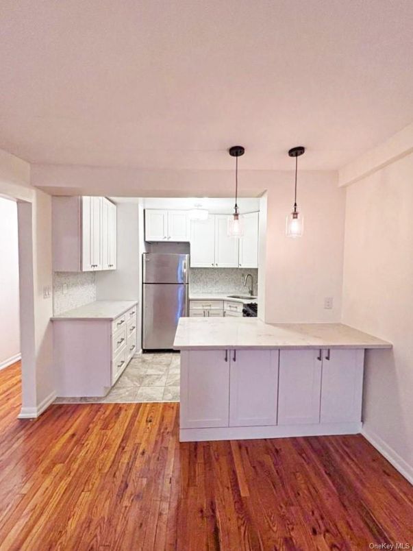 Interior, Kitchen, Pendant Lights, Wood Texture Flooring