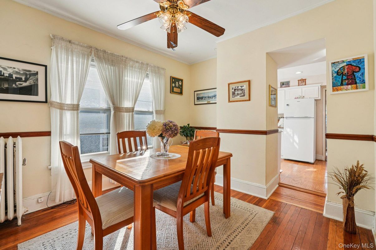 Dining room, Interior, Kitchen, Recessed Lighting, Wood Texture Flooring