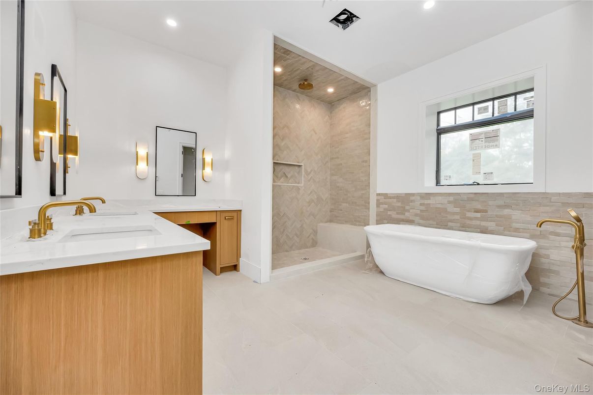 Bathroom, Dual Sink Vanities, Free Standing Baths, Interior, Recessed Lighting