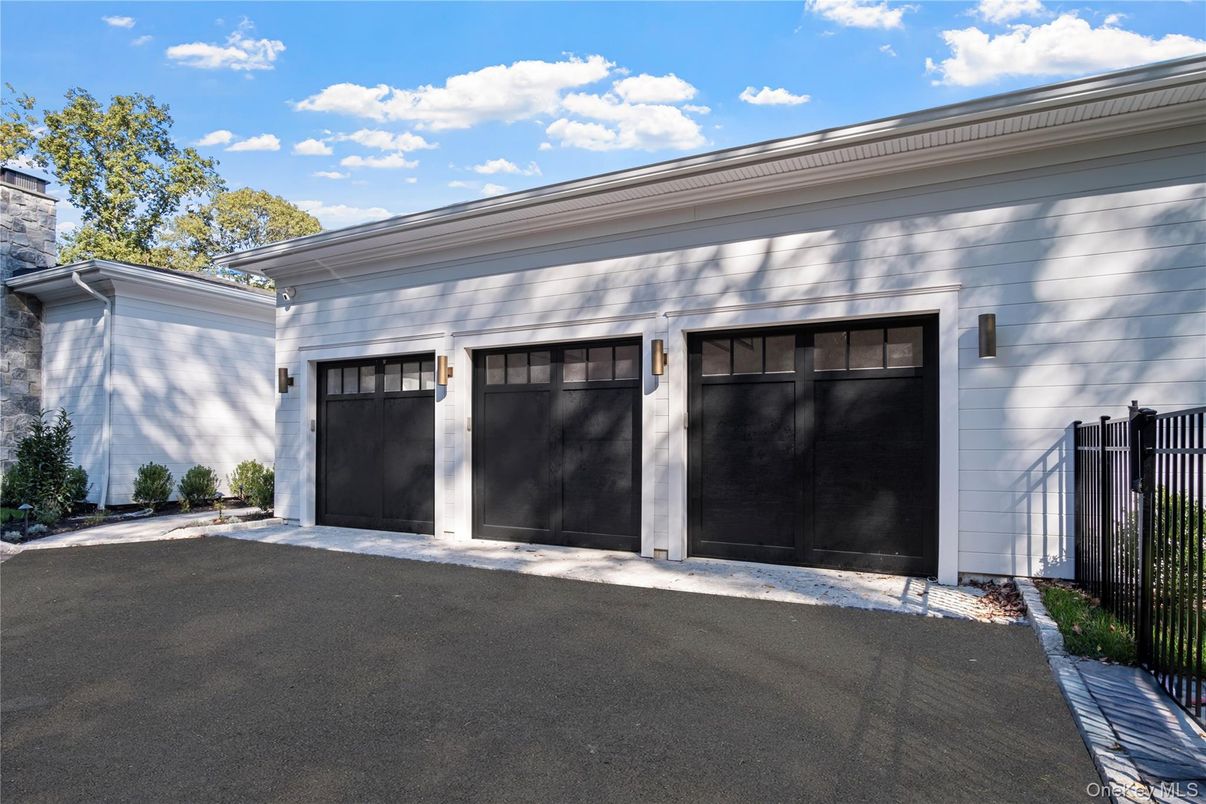 Detached Garage, Exterior
