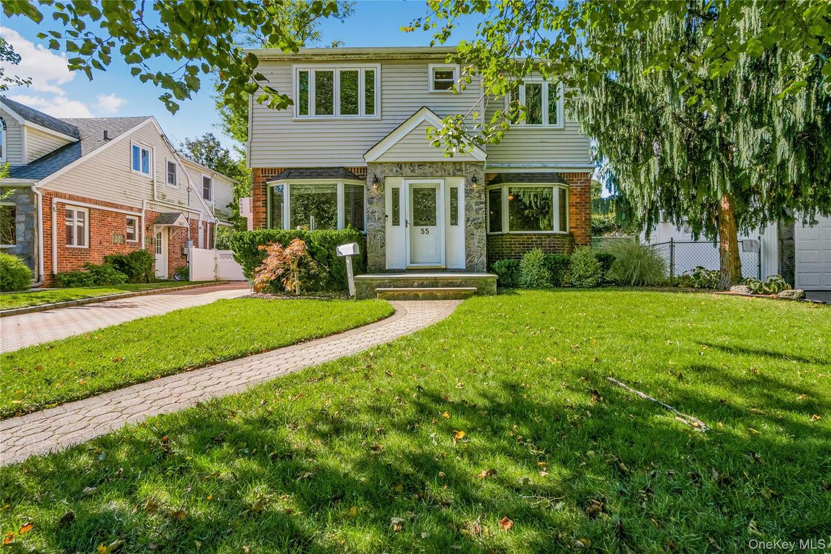 Exterior, Facade, Brick Facade, Split Level
