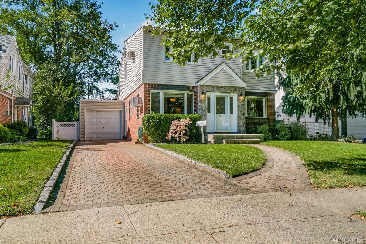 Exterior, Facade, Brick Facade, Cape Cod
