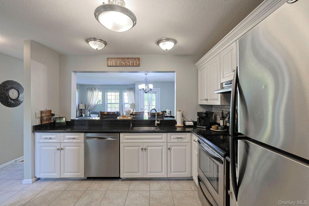 Chandelier, Dining room, Interior, Kitchen