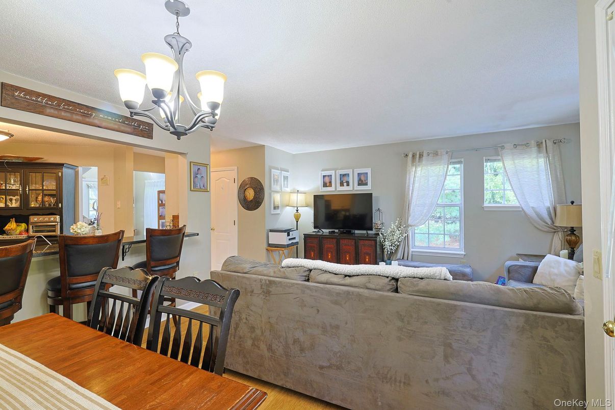 Chandelier, Dining room, Interior, Living room