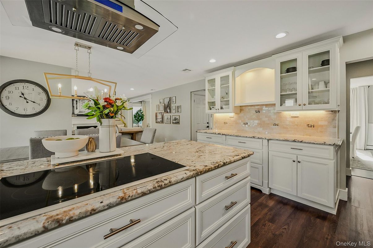 Dining room, Interior, Kitchen, Pendant Lights, Recessed Lighting, Wood Texture Flooring