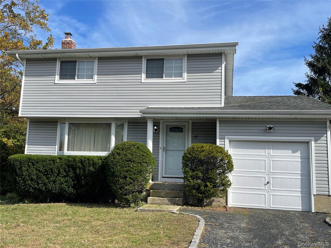 Attached, Exterior, Facade, Split Level