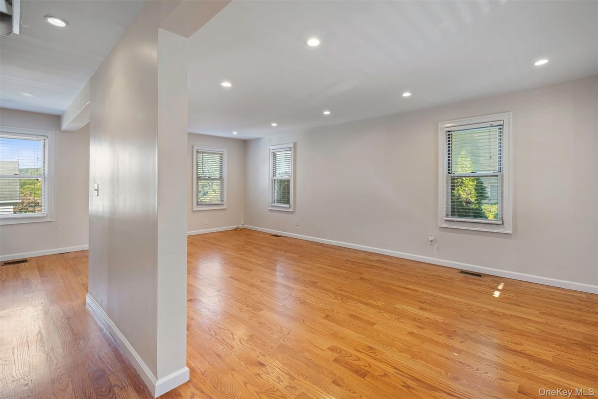 Empty room, Interior, Recessed Lighting, Wood Texture Flooring