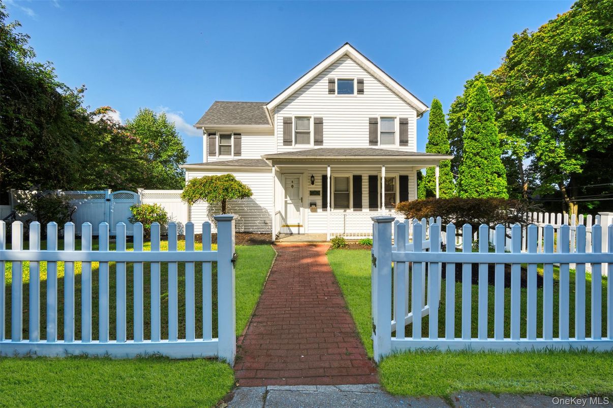 Exterior, Facade, Farmhouse