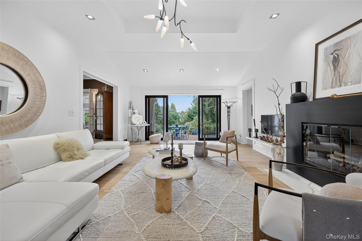 Fireplace, Interior, Living room, Pendant Lights, Recessed Lighting, Wood Texture Flooring