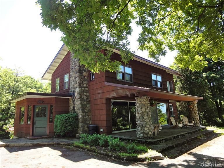 Exterior, Facade, Modern