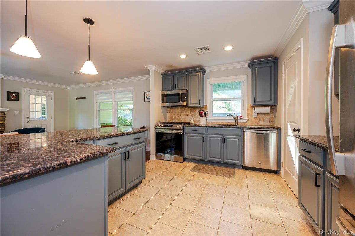 Interior, Kitchen, Pendant Lights, Recessed Lighting, Stainless Steel Appliances