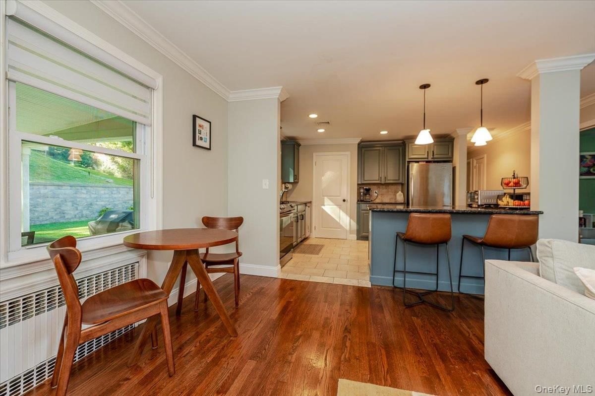Dining room, Interior, Kitchen, Pendant Lights, Recessed Lighting, Wood Texture Flooring