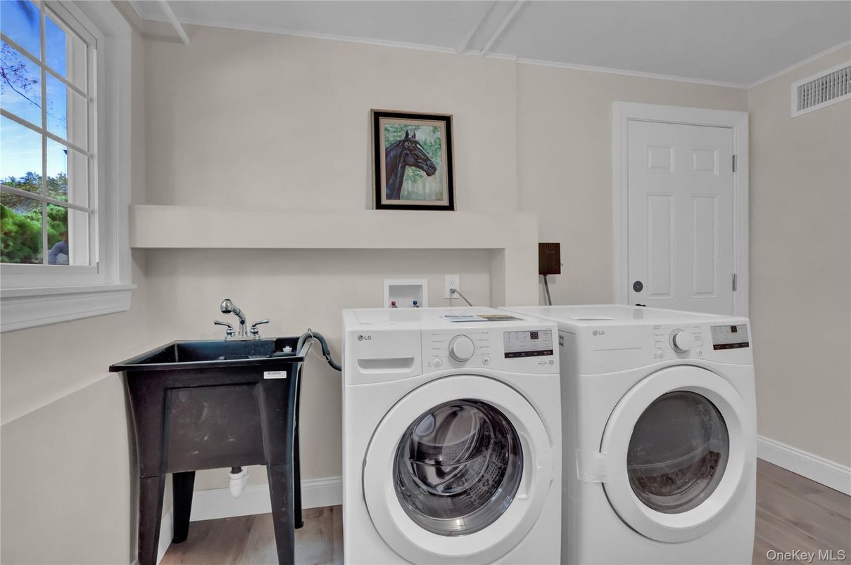 Interior, Washer, Wood Texture Flooring