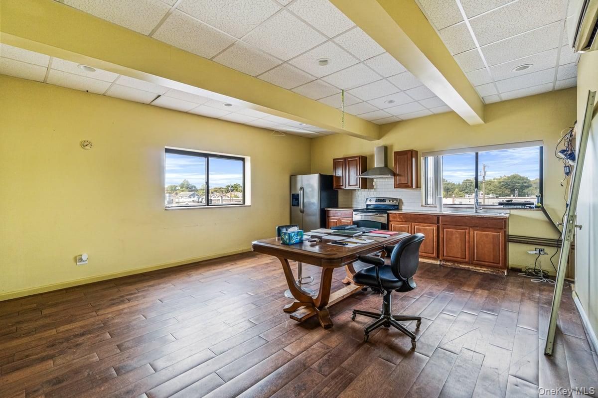 Home Office, Interior, Kitchen, Recessed Lighting, Wood Texture Flooring