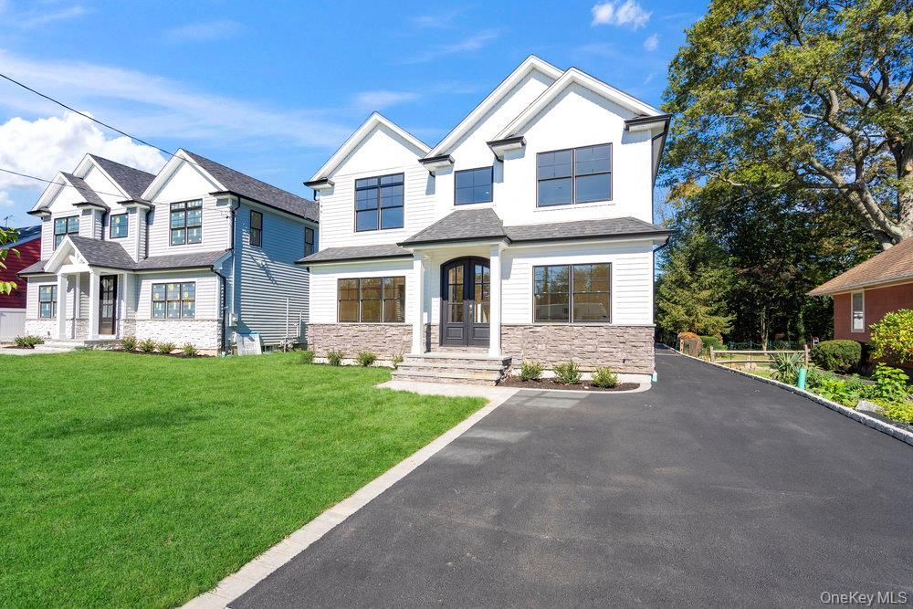 Exterior, Facade, Farmhouse