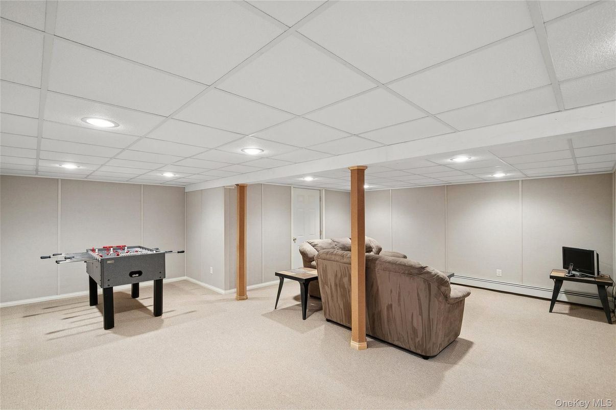 Game Room, Interior, Recessed Lighting