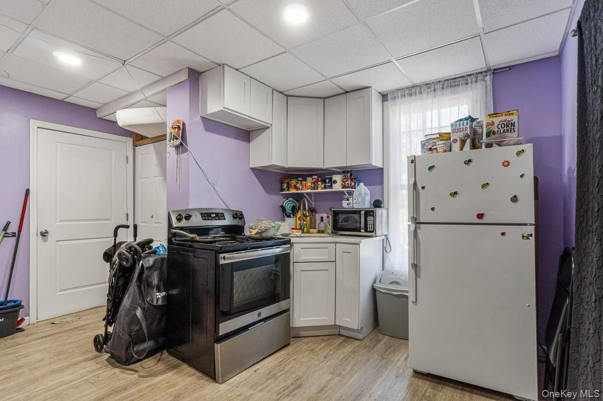 Interior, Kitchen, Recessed Lighting, Washer, Wood Texture Flooring
