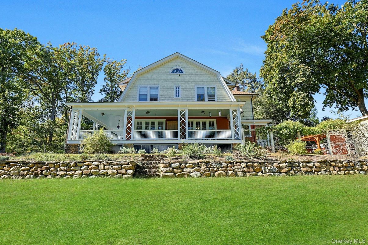 Backyard, Exterior, Facade, Queen Anne Victorian