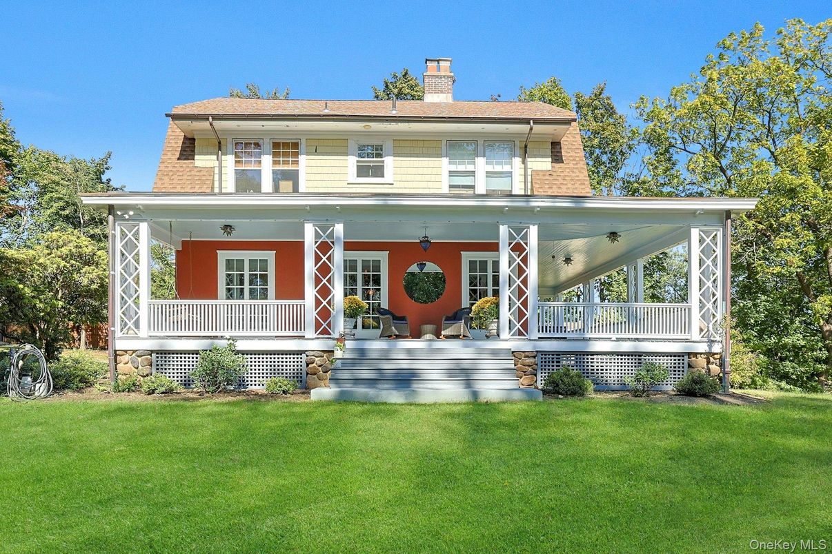 Backyard, Exterior, Facade, American Foursquare