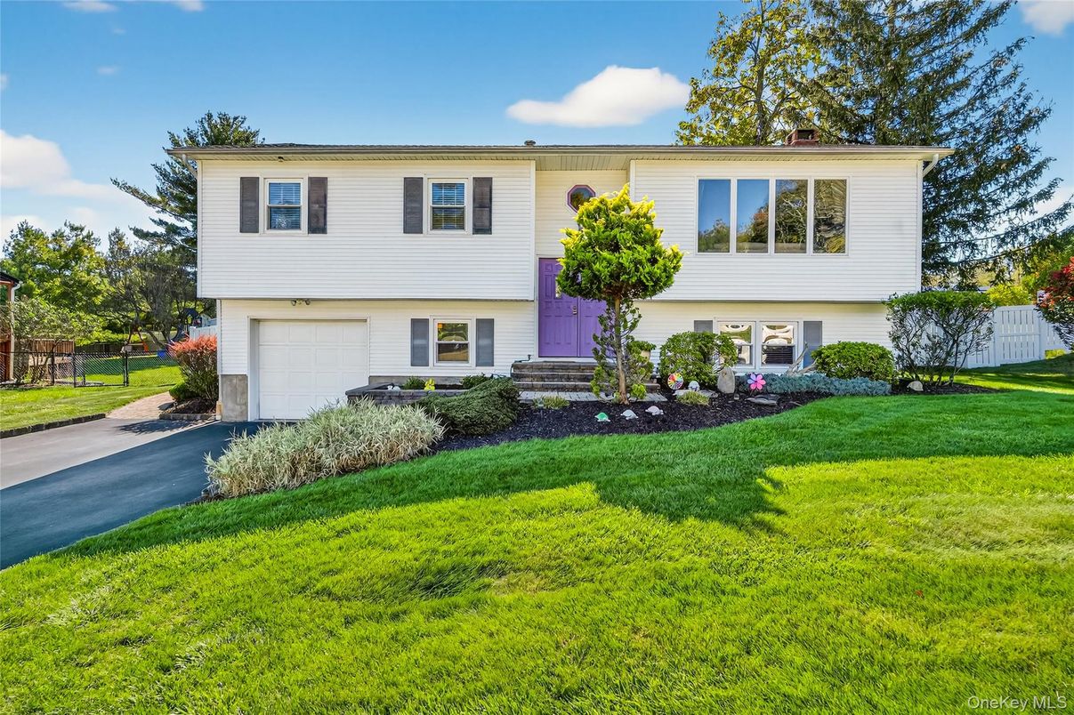 Attached, Exterior, Facade, Raised Ranch