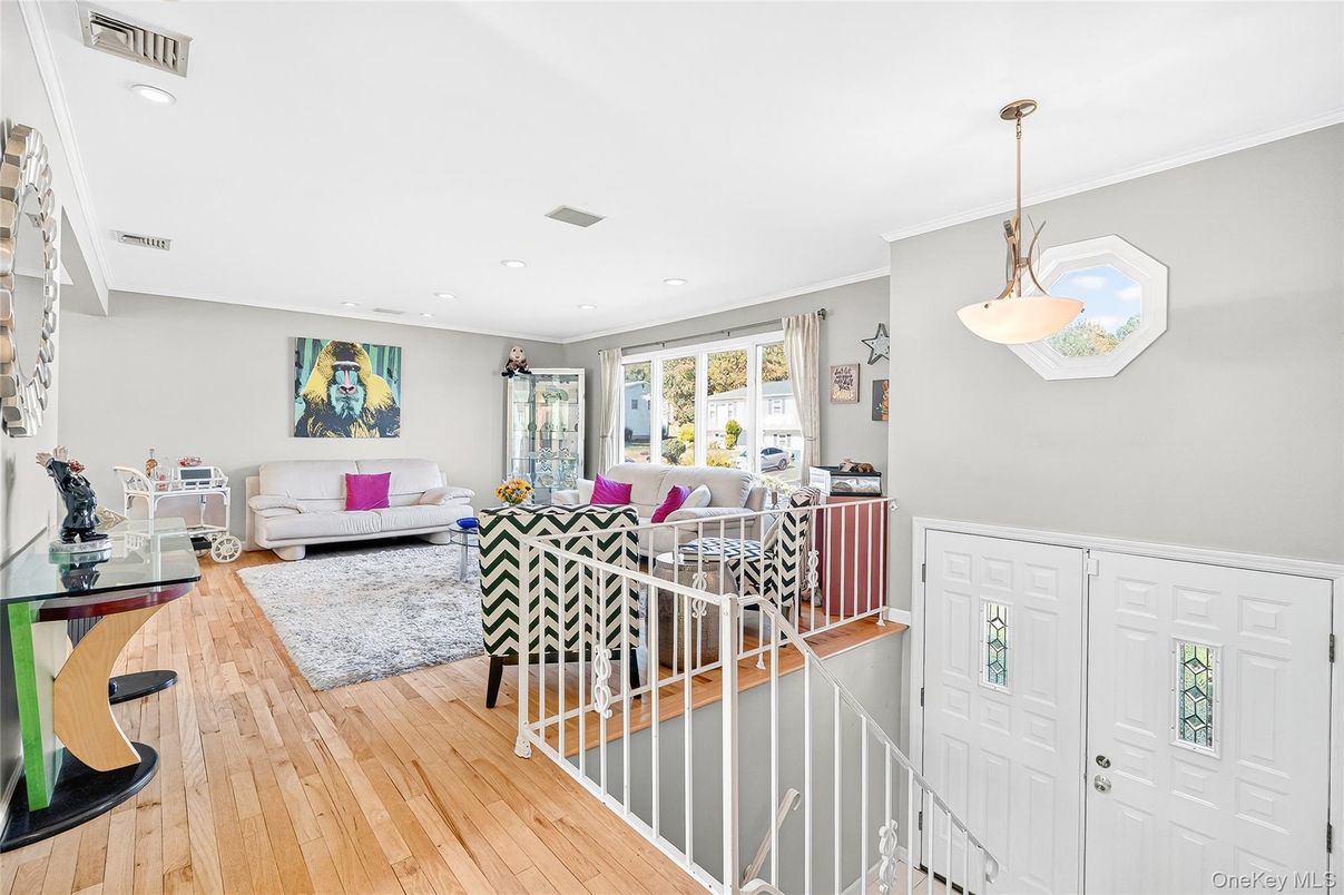 Interior, Living room, Pendant Lights, Recessed Lighting, Wood Texture Flooring