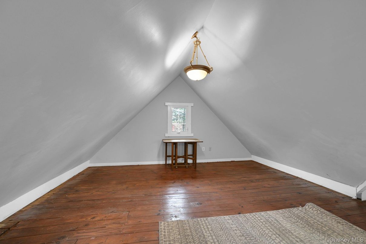 Empty room, Interior, Pendant Lights, Wood Texture Flooring