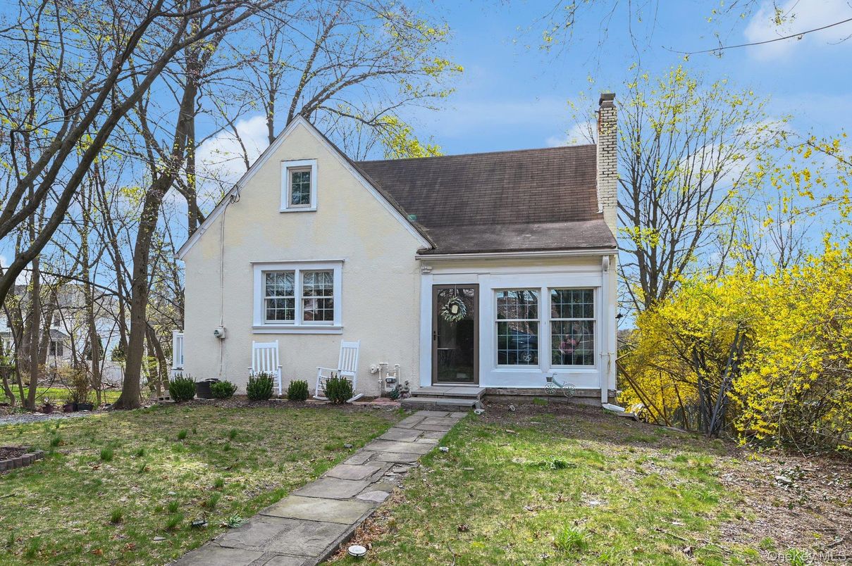 Exterior, Facade, Cape Cod