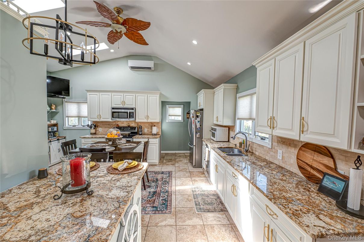 Dining room, Interior, Kitchen, Recessed Lighting