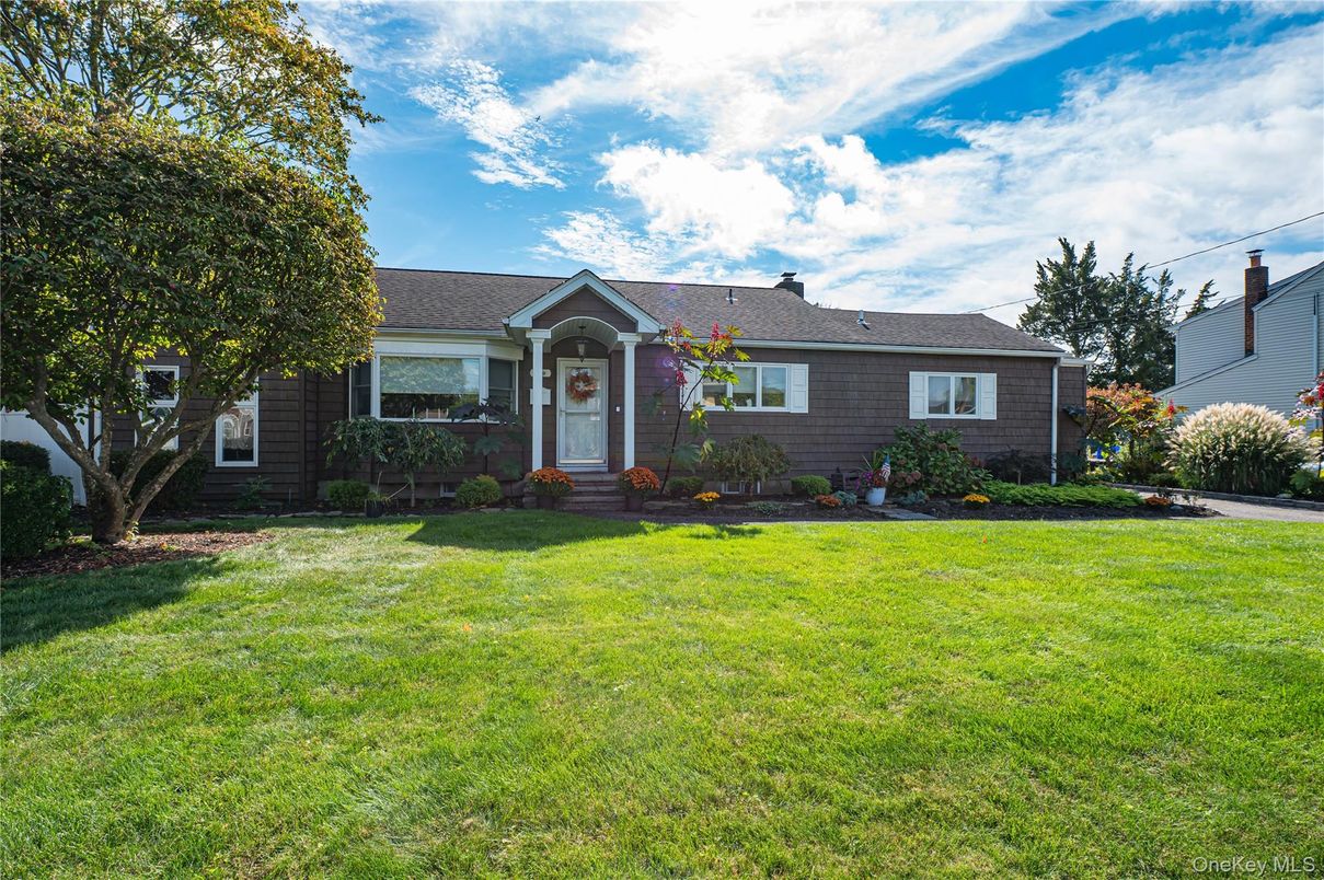 Backyard, Exterior, Facade, Cape Cod
