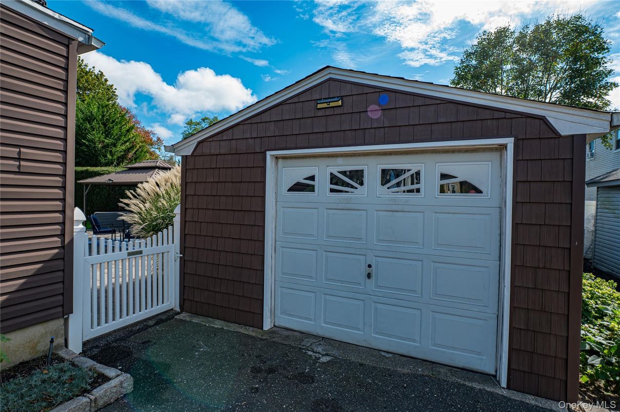 Detached Garage, Exterior