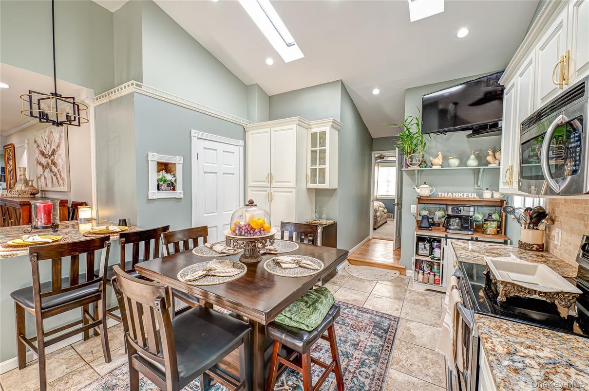 Dining room, Interior, Kitchen, Pendant Lights, Recessed Lighting