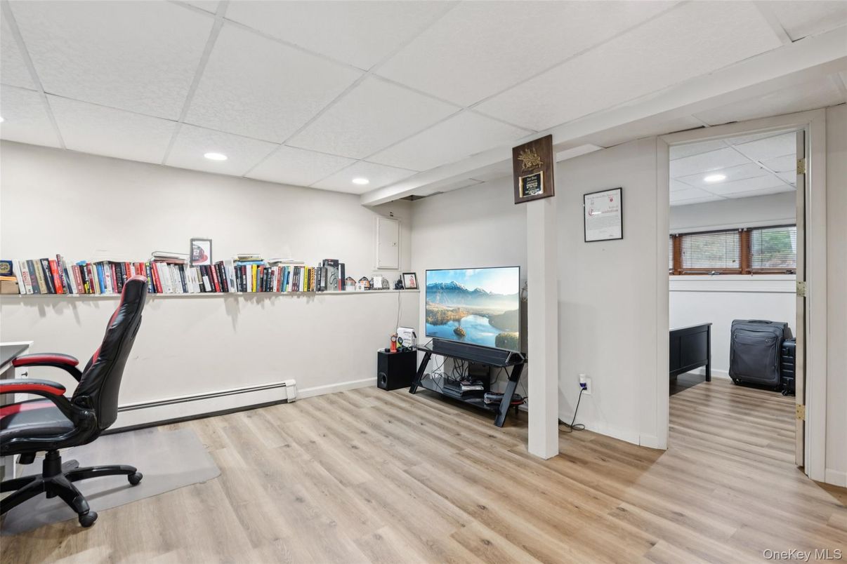 Home Office, Interior, Recessed Lighting, Wood Texture Flooring